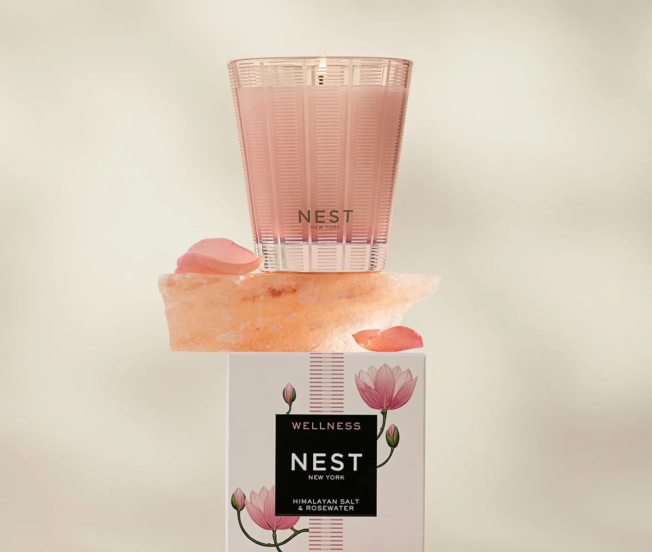 NEST Fragrance Himalayan Salt & Rosewater Classic Candle